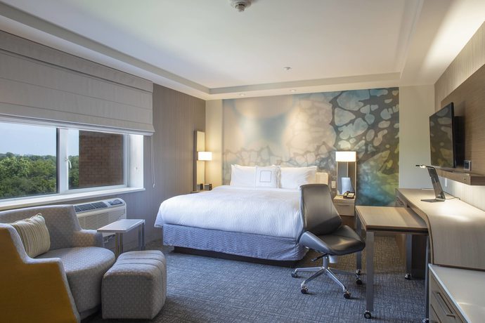 Imagen de la habitación del Hotel Courtyard By Marriott New York Queens/fresh Meadow. Foto 10