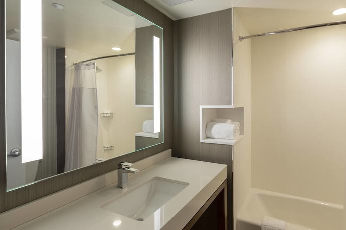 Imagen de la habitación del Hotel Courtyard By Marriott New York Queens/fresh Meadow. Foto 17