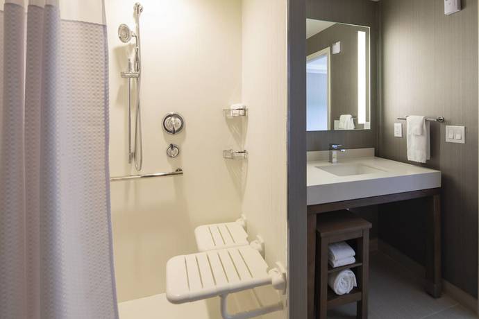 Imagen de la habitación del Hotel Courtyard By Marriott New York Queens/fresh Meadow. Foto 18