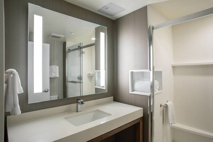 Imagen de la habitación del Hotel Courtyard By Marriott New York Queens/fresh Meadow. Foto 19