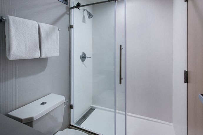 Imagen de la habitación del Hotel Courtyard By Marriott Newburgh Stewart Airport. Foto 13