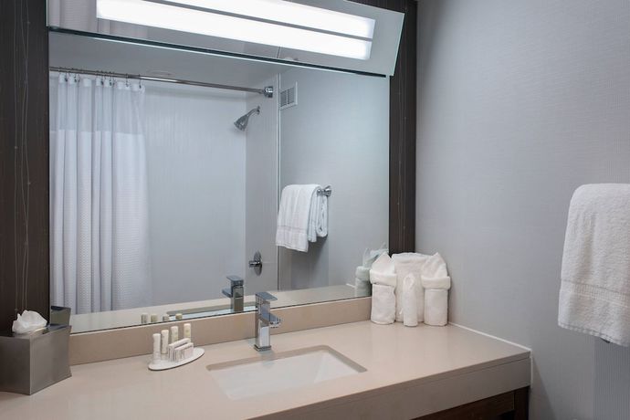 Imagen de la habitación del Hotel Courtyard By Marriott Newburgh Stewart Airport. Foto 14