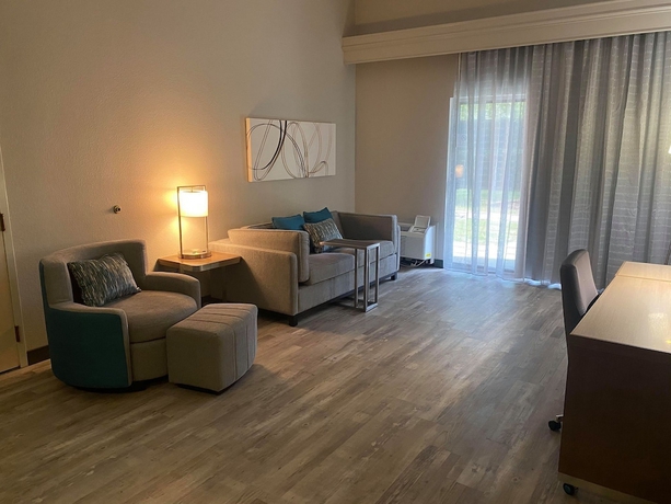 Imagen de la habitación del Hotel Courtyard By Marriott Newport News Yorktown. Foto 7