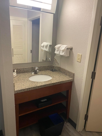 Imagen de la habitación del Hotel Courtyard By Marriott Newport News Yorktown. Foto 12