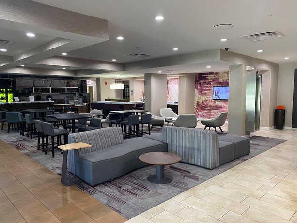 Imagen de los interiores del Hotel Courtyard By Marriott Newport News Yorktown. Foto 16