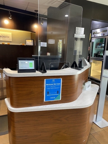 Imagen de los interiores del Hotel Courtyard By Marriott Newport News Yorktown. Foto 17