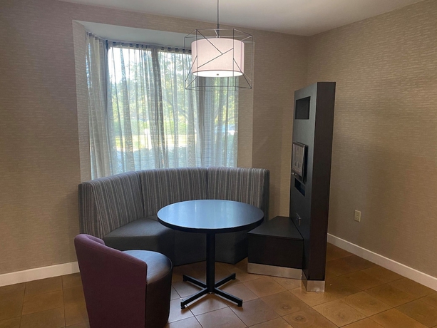 Imagen de los interiores del Hotel Courtyard By Marriott Newport News Yorktown. Foto 18