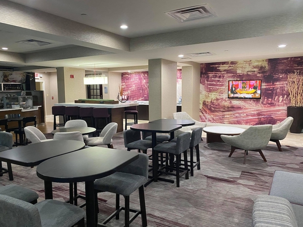 Imagen del bar/restaurante del Hotel Courtyard By Marriott Newport News Yorktown. Foto 2