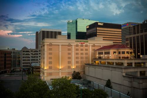 Imagen de la habitación del Hotel Courtyard By Marriott Norfolk Downtown. Foto 2