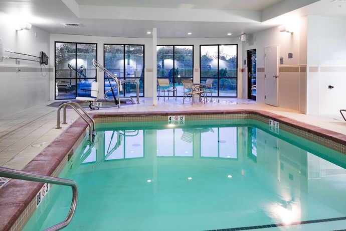 Imagen de la piscina del Hotel Courtyard By Marriott Norman. Foto 19