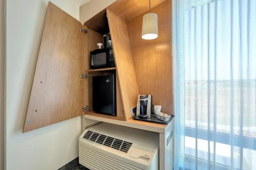 Imagen de la habitación del Hotel Courtyard By Marriott North Brunswick. Foto 10