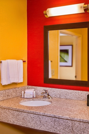 Imagen de la habitación del Hotel Courtyard By Marriott North Charleston Airport/coliseum. Foto 12