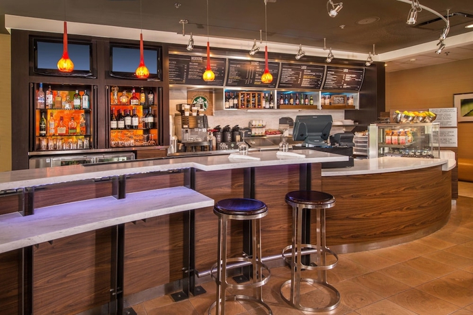 Imagen del bar/restaurante del Hotel Courtyard By Marriott North Charleston Airport/coliseum. Foto 9