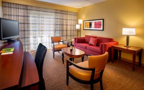 Imagen de la habitación del Hotel Courtyard By Marriott Norwalk. Foto 6