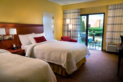 Imagen de la habitación del Hotel Courtyard By Marriott Norwalk. Foto 8