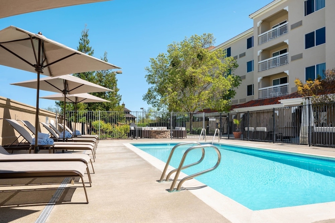Imagen de la piscina del Hotel Courtyard By Marriott Novato Marin/sonoma. Foto 19