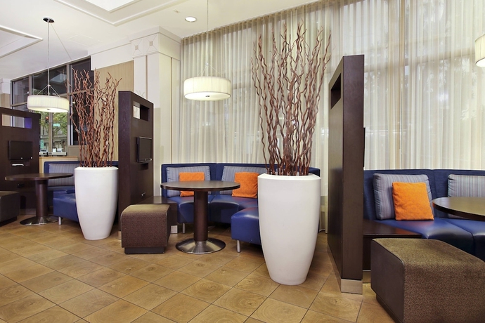 Imagen de los interiores del Hotel Courtyard By Marriott Oakland Downtown. Foto 18