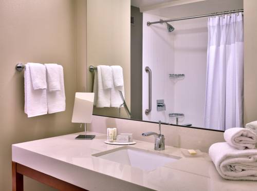 Imagen de la habitación del Hotel Courtyard By Marriott Ogden. Foto 8