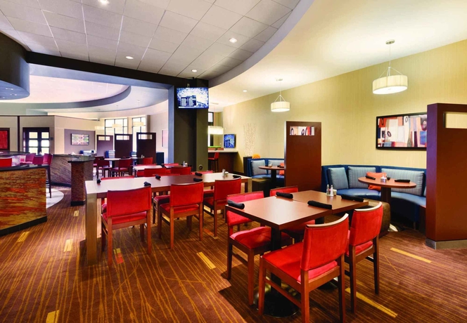 Imagen del bar/restaurante del Hotel Courtyard By Marriott Oklahoma City Downtown. Foto 5
