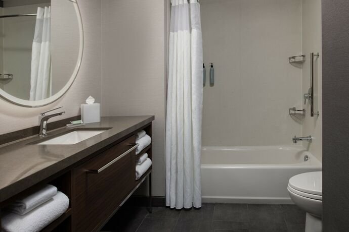 Imagen de la habitación del Hotel Courtyard By Marriott Olympia. Foto 15