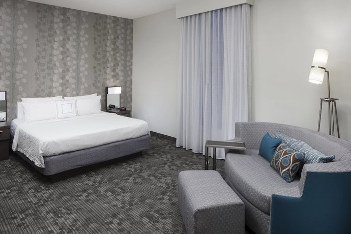 Imagen de la habitación del Hotel Courtyard By Marriott Omaha Downtown. Foto 9