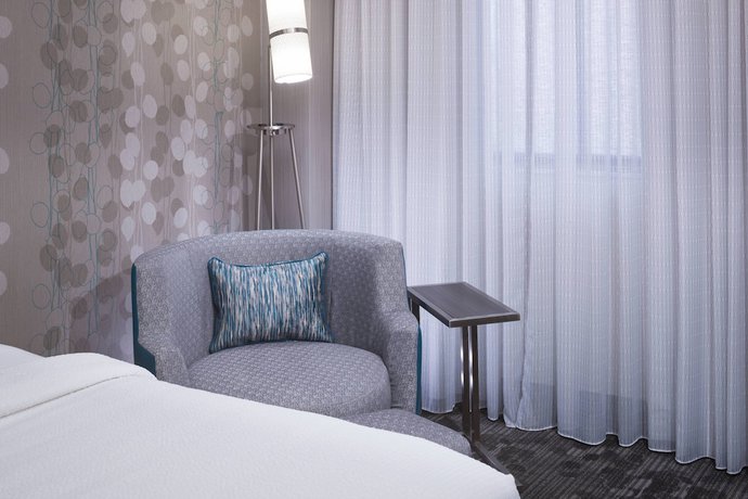 Imagen de la habitación del Hotel Courtyard By Marriott Omaha Downtown. Foto 10
