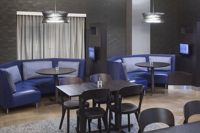 Imagen del bar/restaurante del Hotel Courtyard By Marriott Omaha Downtown. Foto 2