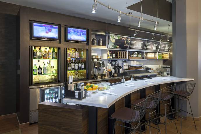 Imagen del bar/restaurante del Hotel Courtyard By Marriott Omaha Downtown. Foto 6