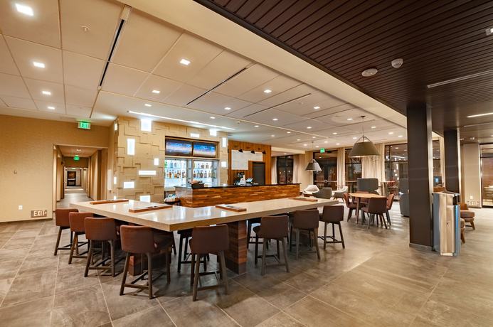 Imagen del bar/restaurante del Hotel Courtyard By Marriott Omaha East/council Bluffs, Ia. Foto 2