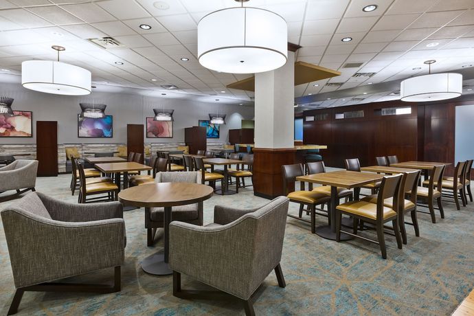 Imagen del bar/restaurante del Hotel Courtyard By Marriott Omaha La Vista. Foto 2