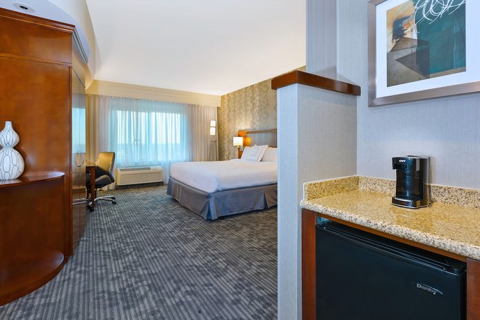 Imagen de la habitación del Hotel Courtyard By Marriott Omaha La Vista. Foto 8
