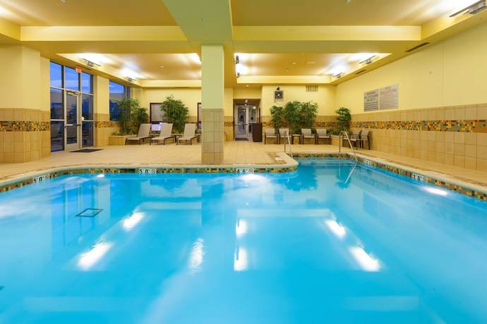 Imagen de la piscina del Hotel Courtyard By Marriott Omaha La Vista. Foto 13