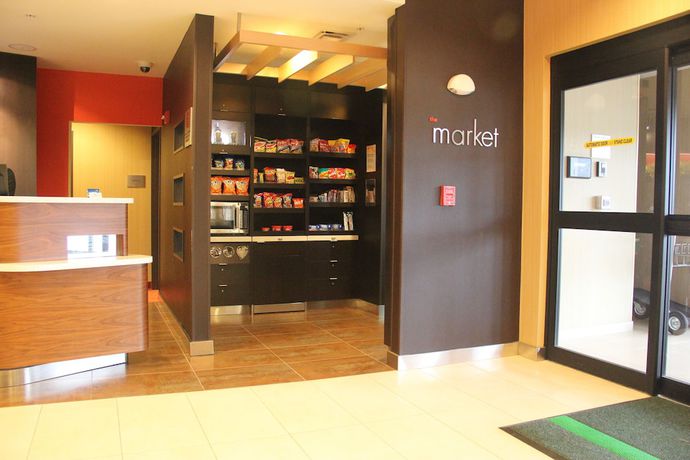 Imagen de los interiores del Hotel Courtyard By Marriott Oneonta. Foto 14