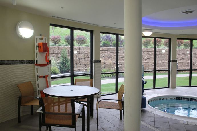 Imagen de la piscina del Hotel Courtyard By Marriott Oneonta. Foto 16