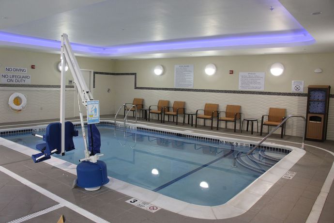 Imagen de la piscina del Hotel Courtyard By Marriott Oneonta. Foto 18