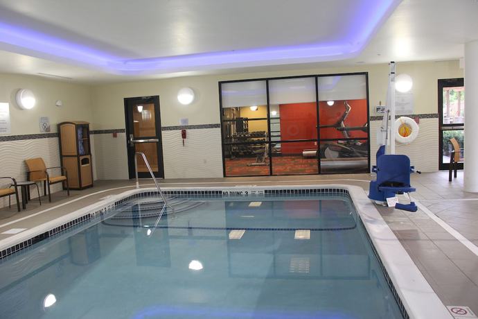 Imagen de la piscina del Hotel Courtyard By Marriott Oneonta. Foto 20