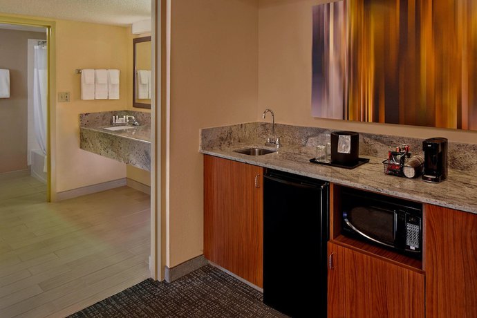 Imagen de la habitación del Hotel Courtyard By Marriott Orlando East/ucf Area. Foto 7