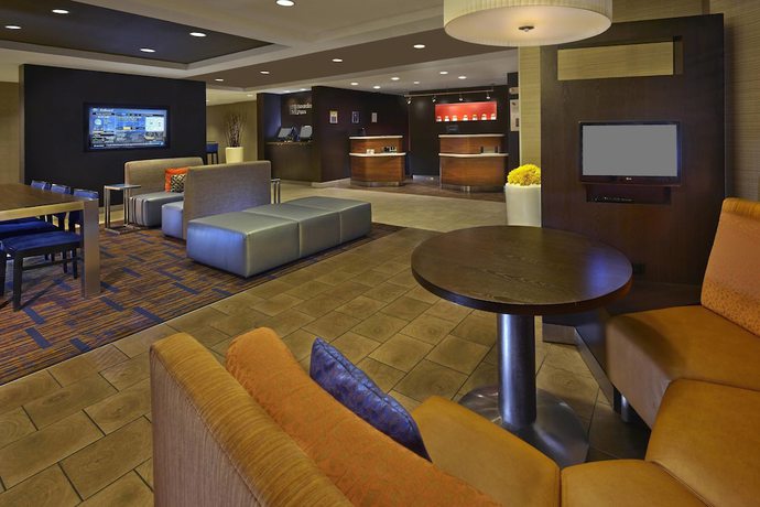 Imagen de los interiores del Hotel Courtyard By Marriott Orlando East/ucf Area. Foto 15