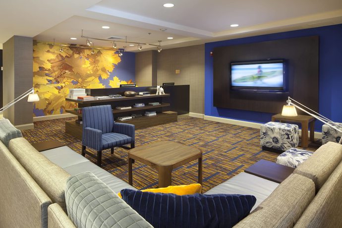 Imagen de los interiores del Hotel Courtyard By Marriott Orlando East/ucf Area. Foto 16
