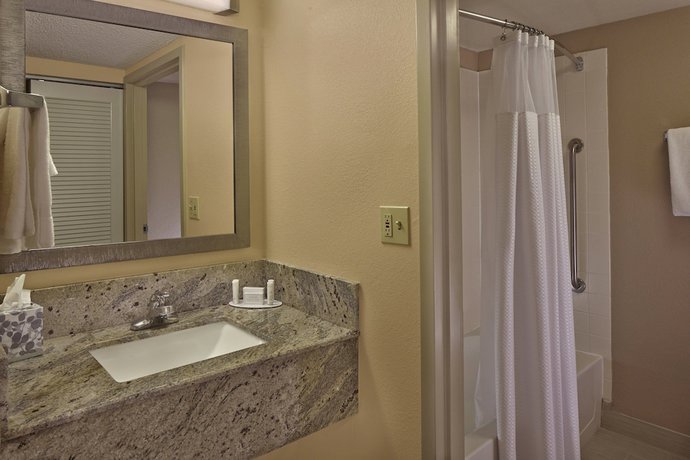 Imagen de la habitación del Hotel Courtyard By Marriott Orlando East/ucf Area. Foto 10