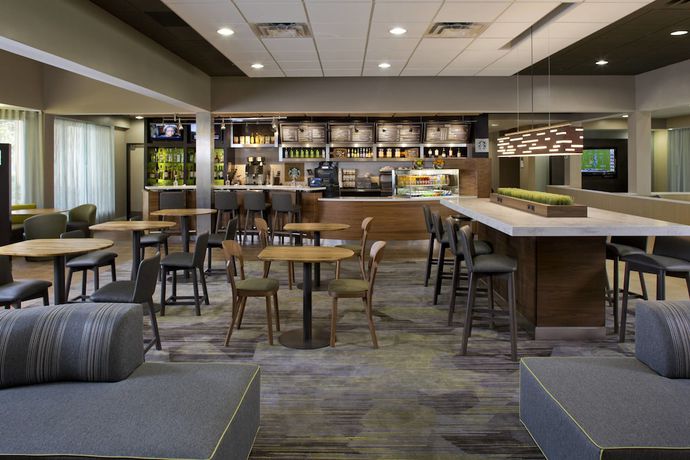 Imagen del bar/restaurante del Hotel Courtyard By Marriott Orlando International Dr / Conv Cntr. Foto 3