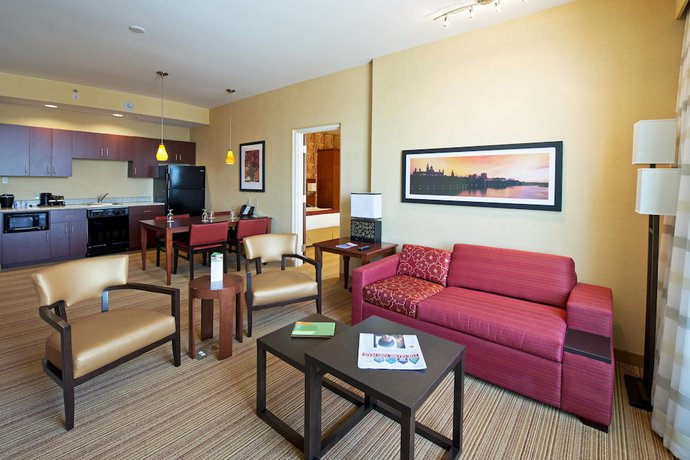 Imagen de la habitación del Hotel Courtyard By Marriott Ottawa East. Foto 12