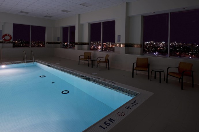 Imagen de la piscina del Hotel Courtyard By Marriott Ottawa East. Foto 20