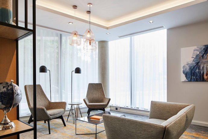 Imagen de los interiores del Hotel Courtyard By Marriott Oxford City Centre. Foto 20