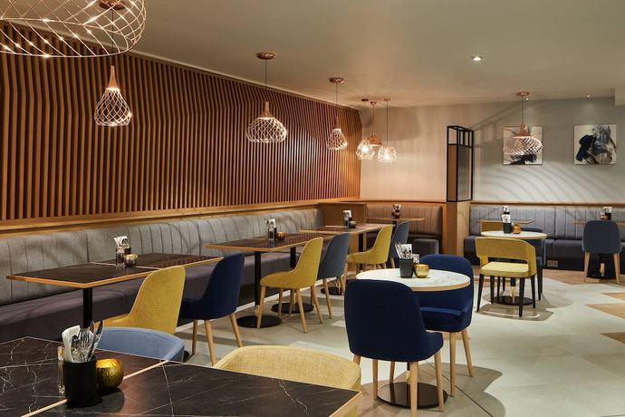 Imagen del bar/restaurante del Hotel Courtyard By Marriott Oxford City Centre. Foto 2