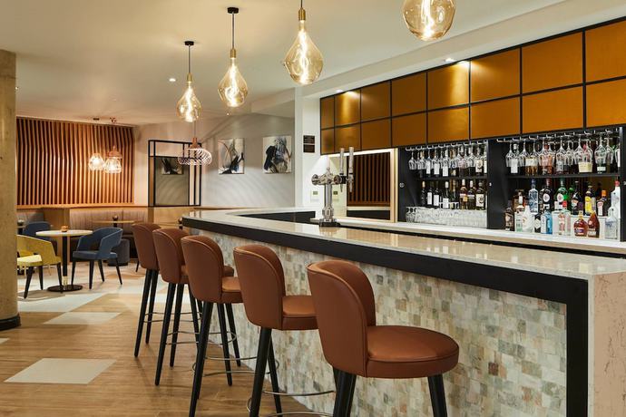 Imagen del bar/restaurante del Hotel Courtyard By Marriott Oxford City Centre. Foto 3