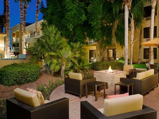 Imagen general del Hotel Courtyard By Marriott Palm Springs. Foto 3