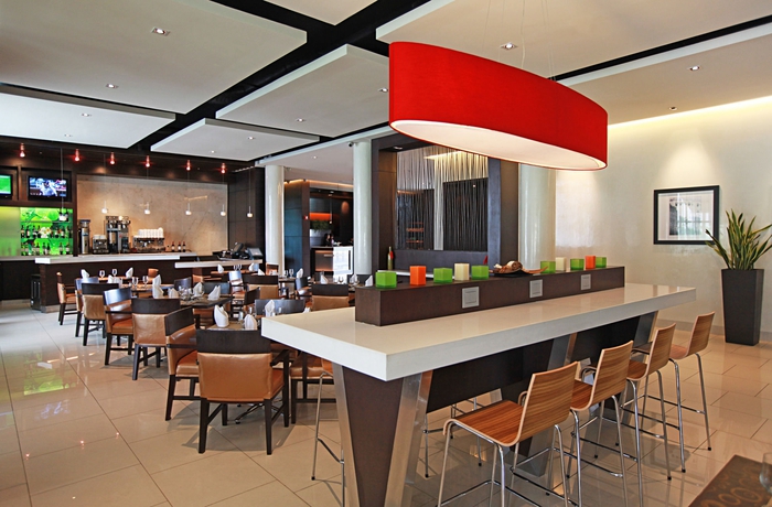 Imagen del bar/restaurante del Hotel Courtyard By Marriott Panama Metromall. Foto 6