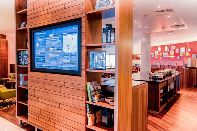 Imagen de los interiores del Hotel Courtyard By Marriott Paris Arcueil. Foto 14