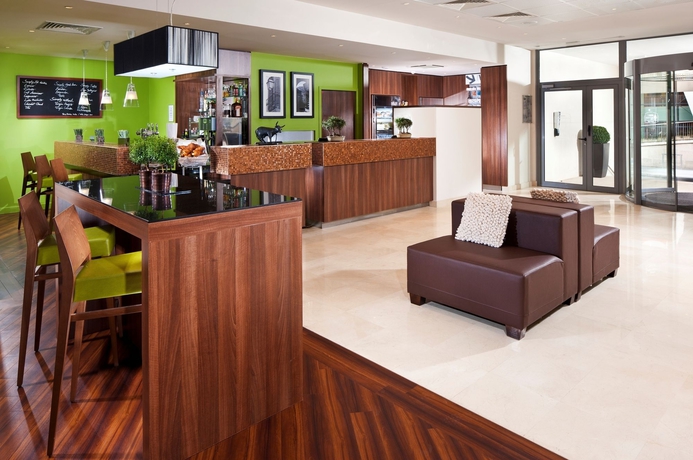 Imagen de los interiores del Hotel Courtyard By Marriott Paris Arcueil. Foto 15